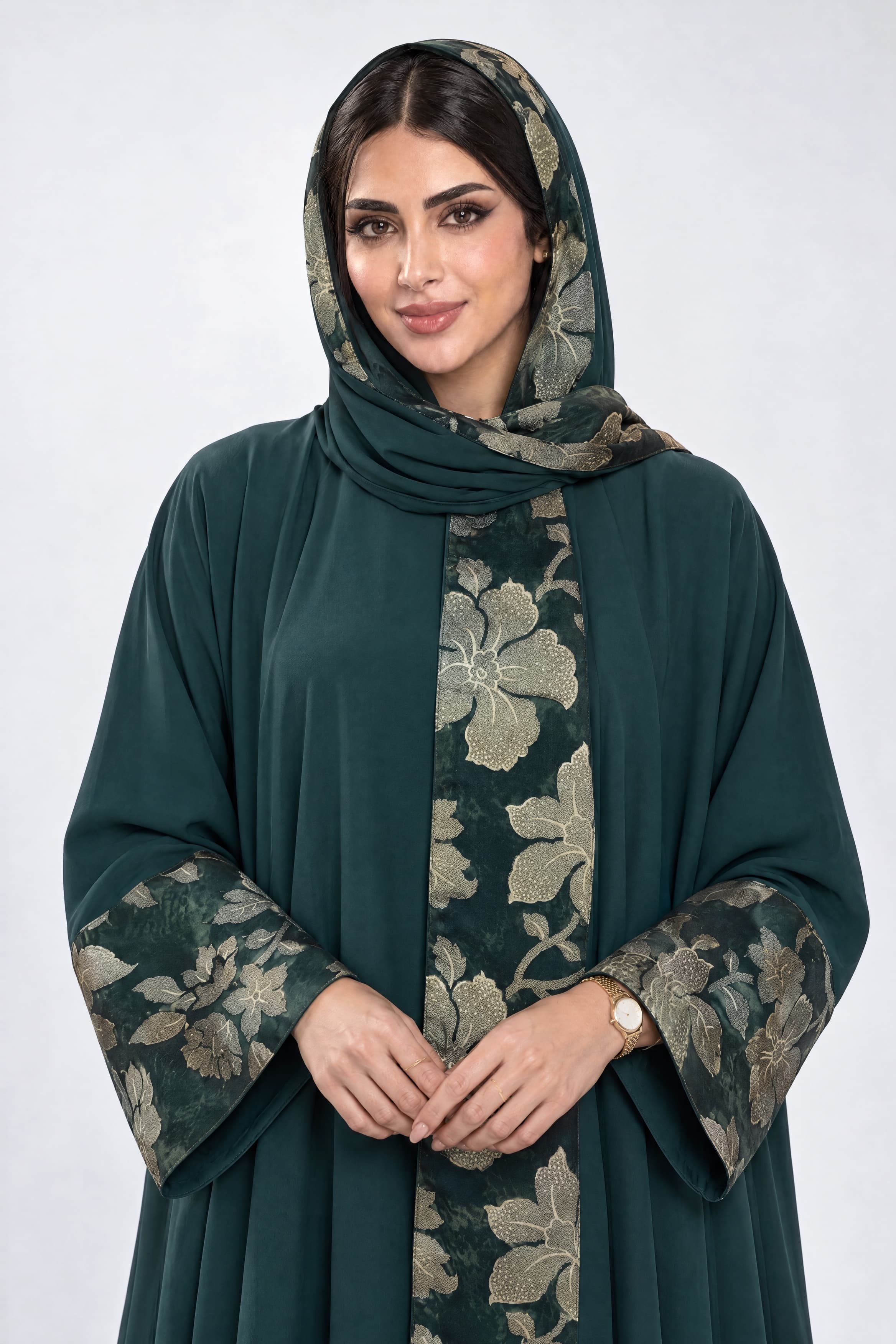 عباية بقماش كريب أخضر مع تركيبة في الأكمام و الطرحه