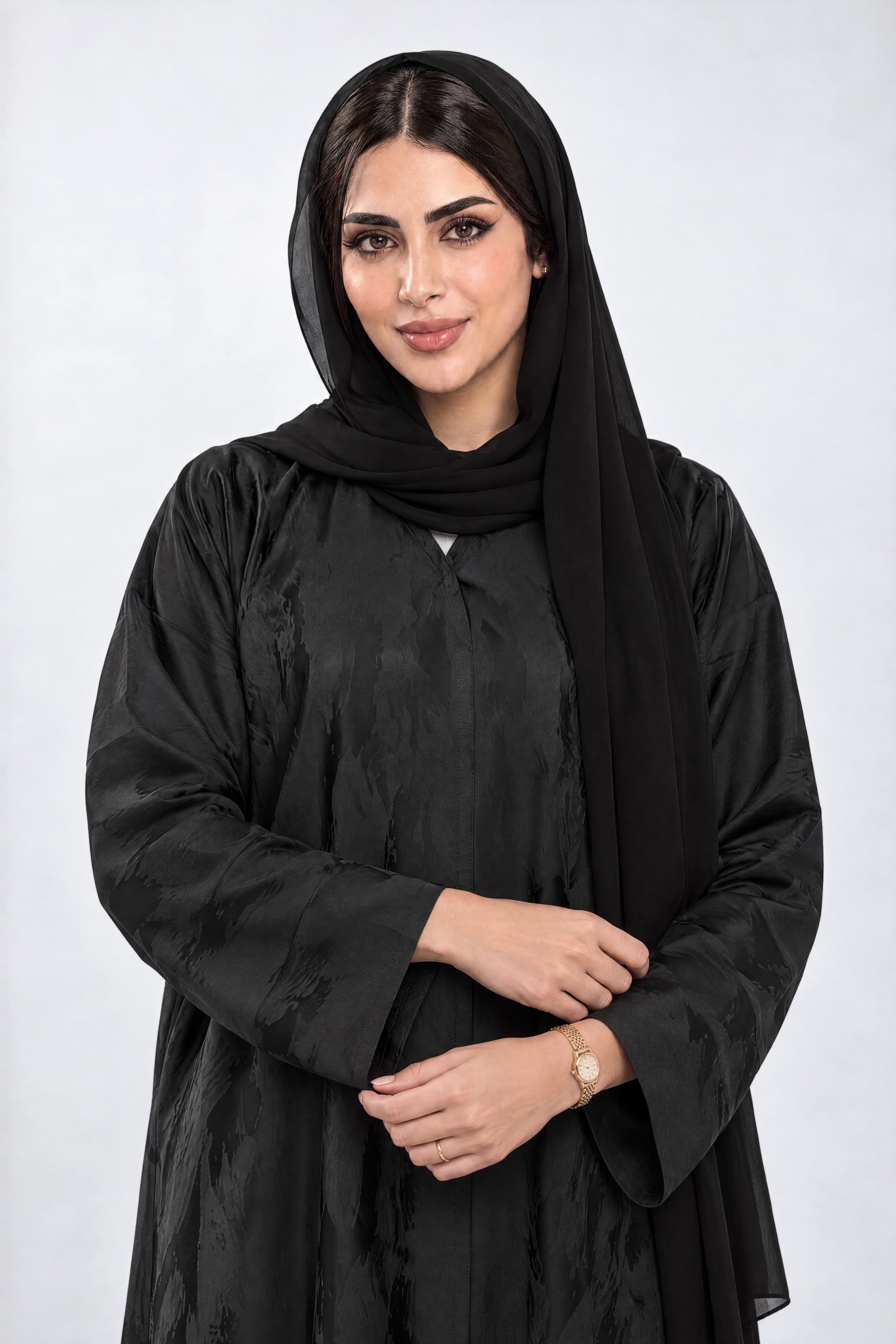 عباية بقماش جاكار أسود مع الطرحه