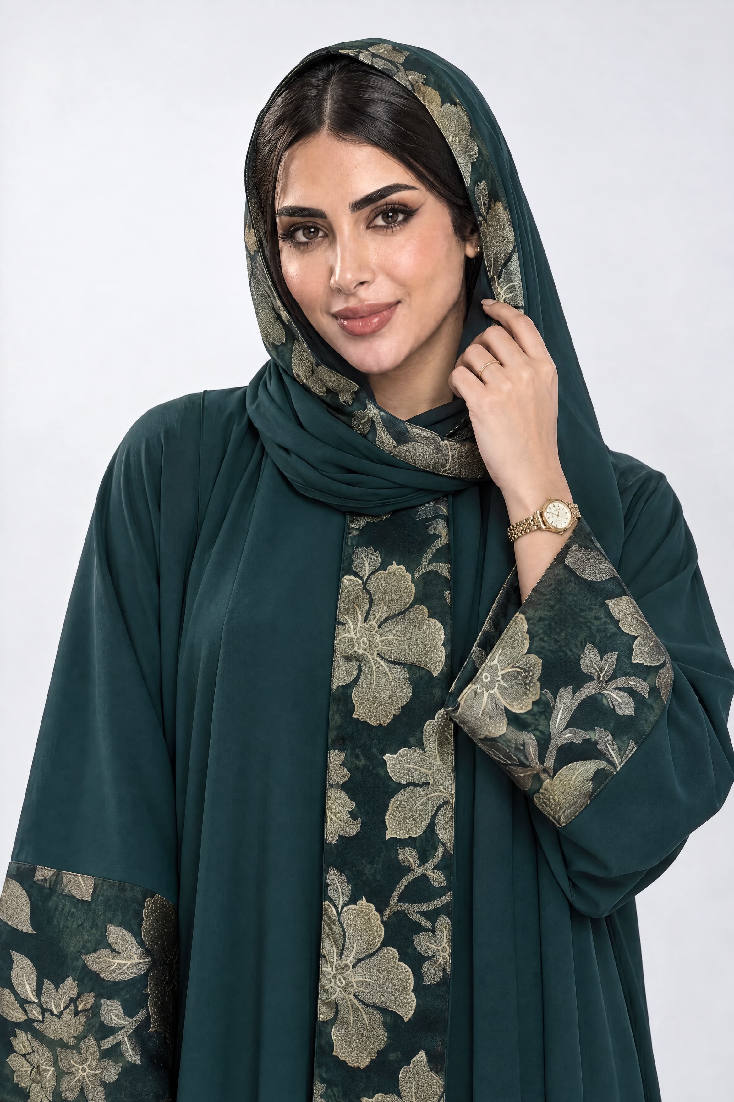 عباية بقماش كريب أخضر مع تركيبة في الأكمام و الطرحه