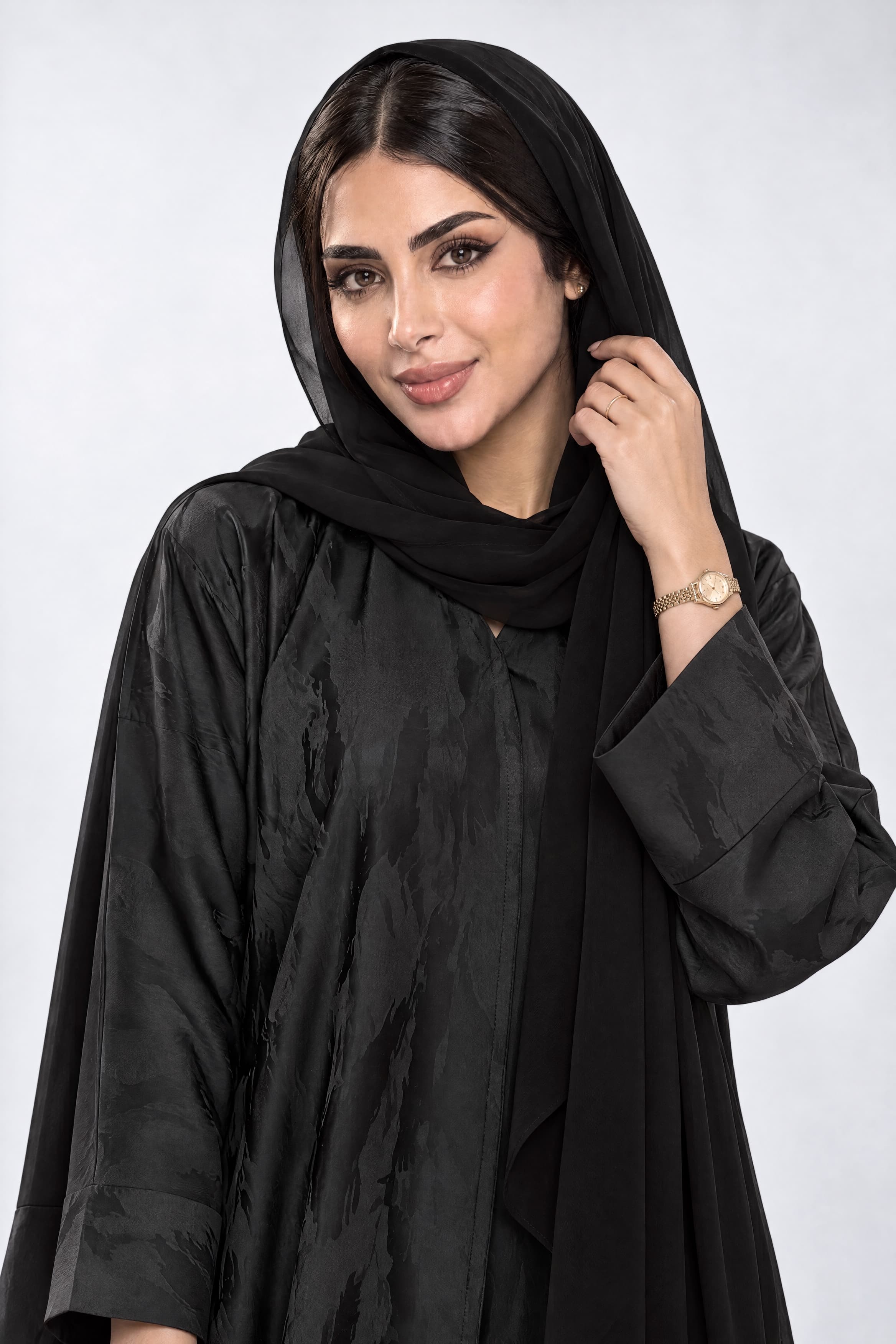 عباية بقماش جاكار أسود مع الطرحه