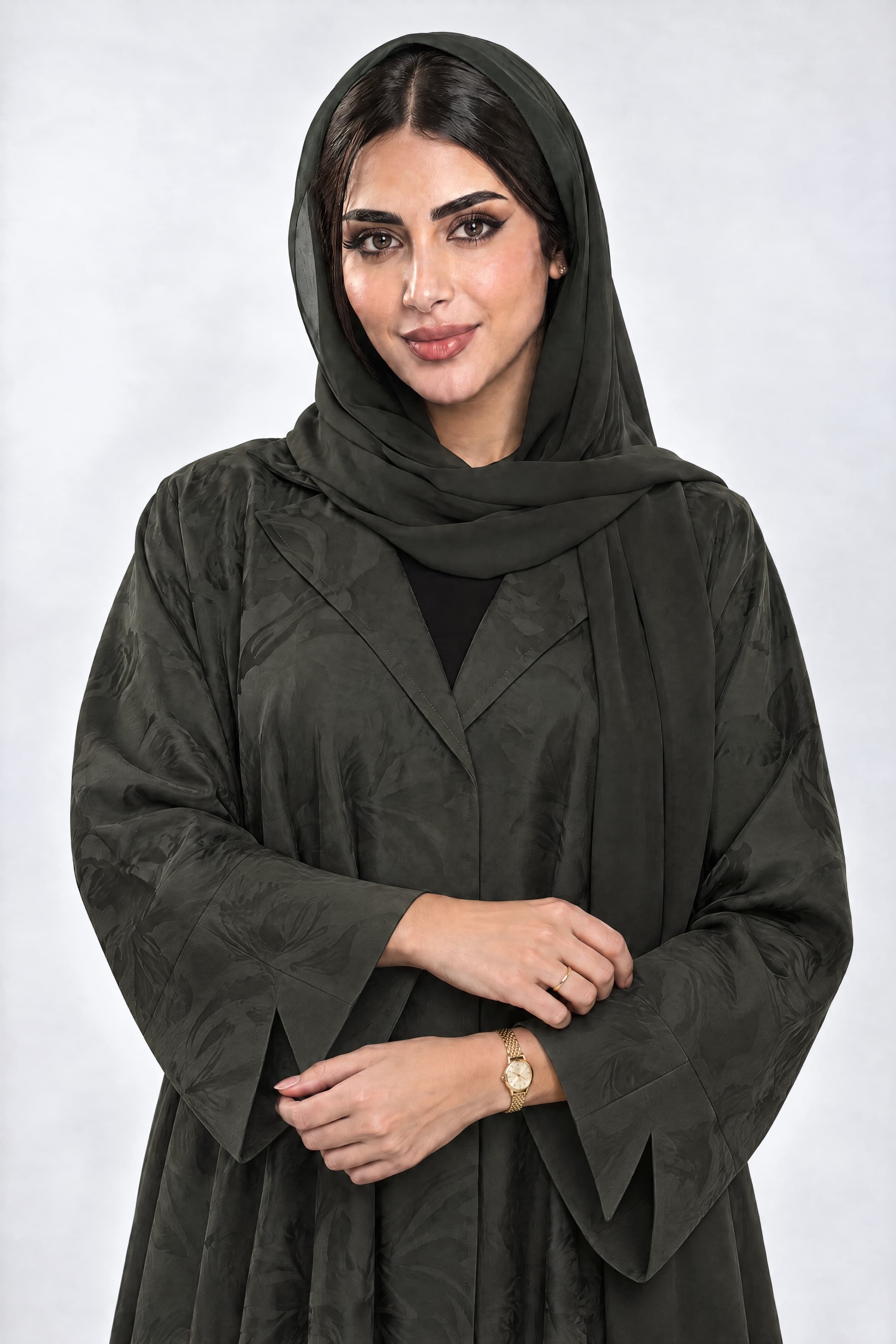 عباية بقماش جاكار زيتي مع الطرحه