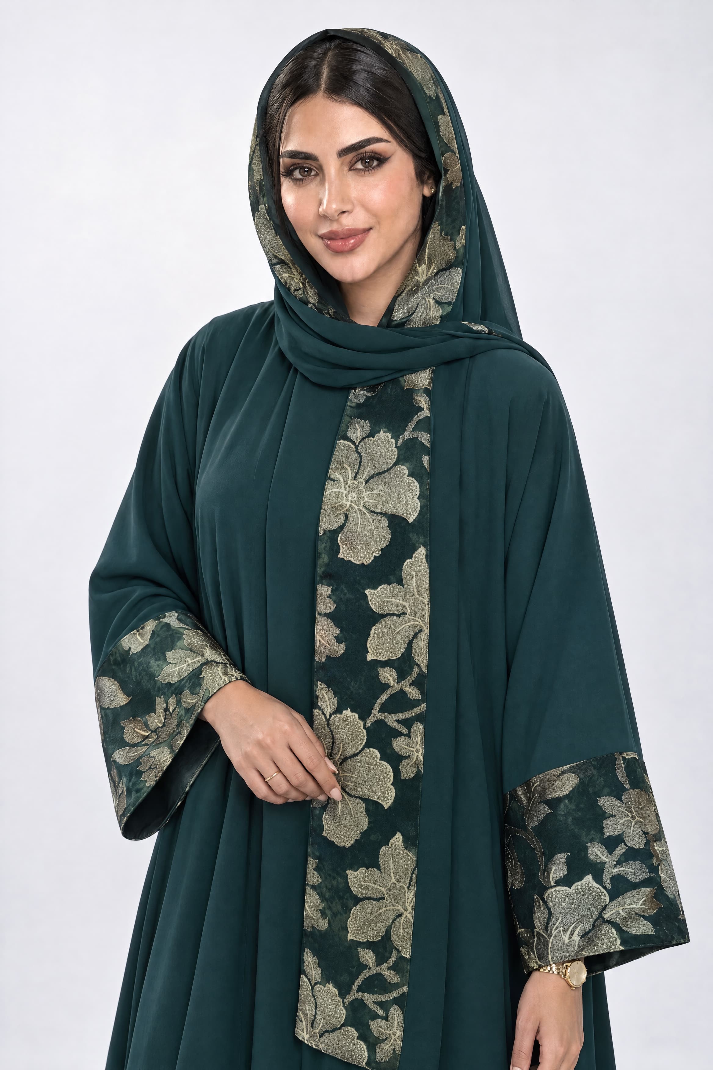 عباية بقماش كريب أخضر مع تركيبة في الأكمام و الطرحه