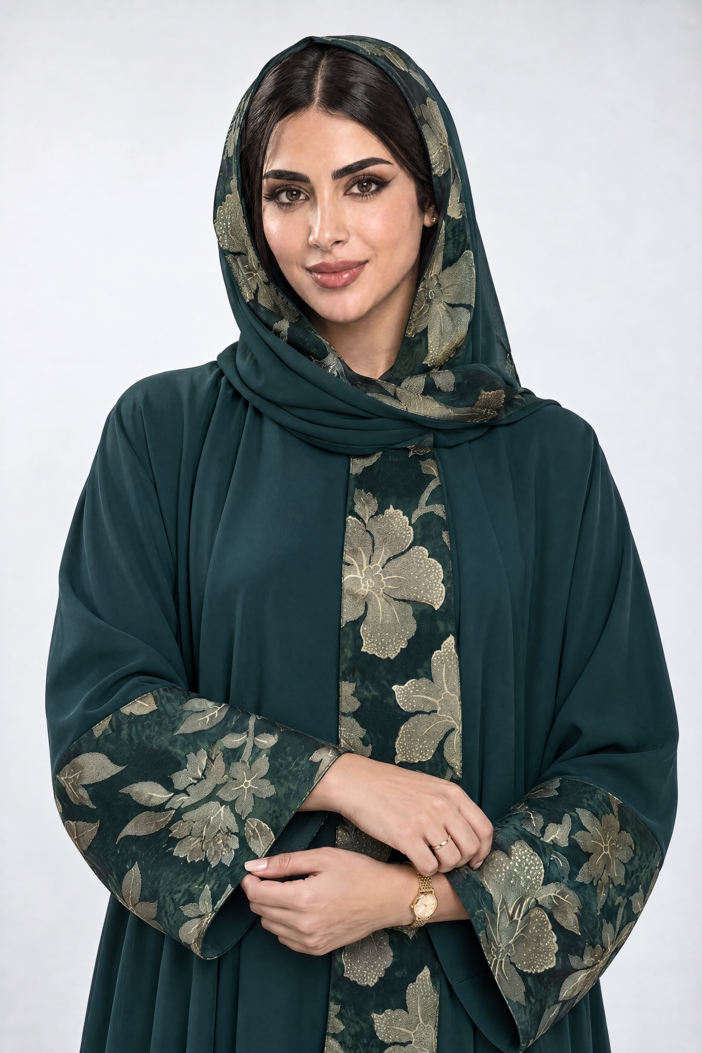 عباية بقماش كريب أخضر مع تركيبة في الأكمام و الطرحه