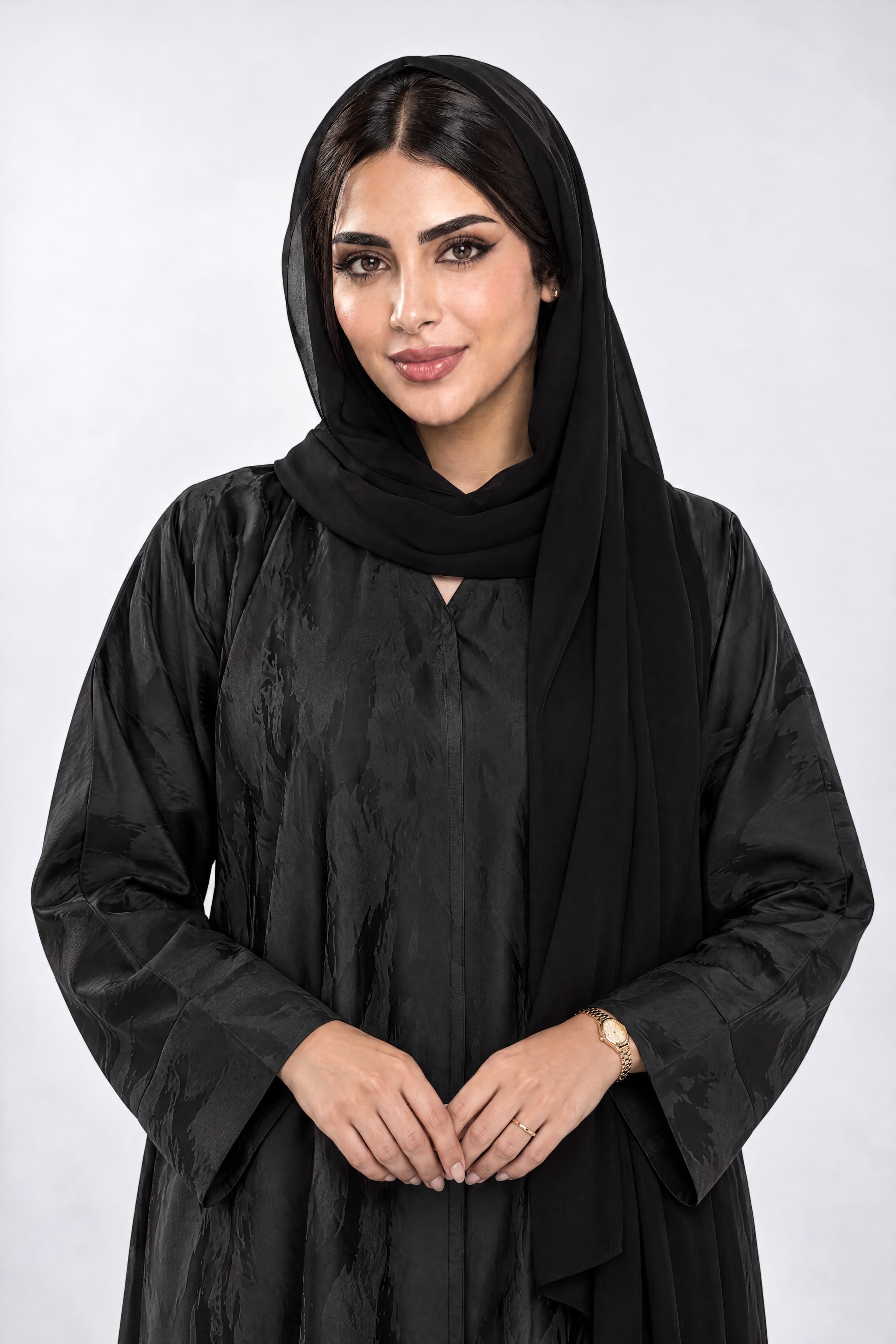 عباية بقماش جاكار أسود مع الطرحه