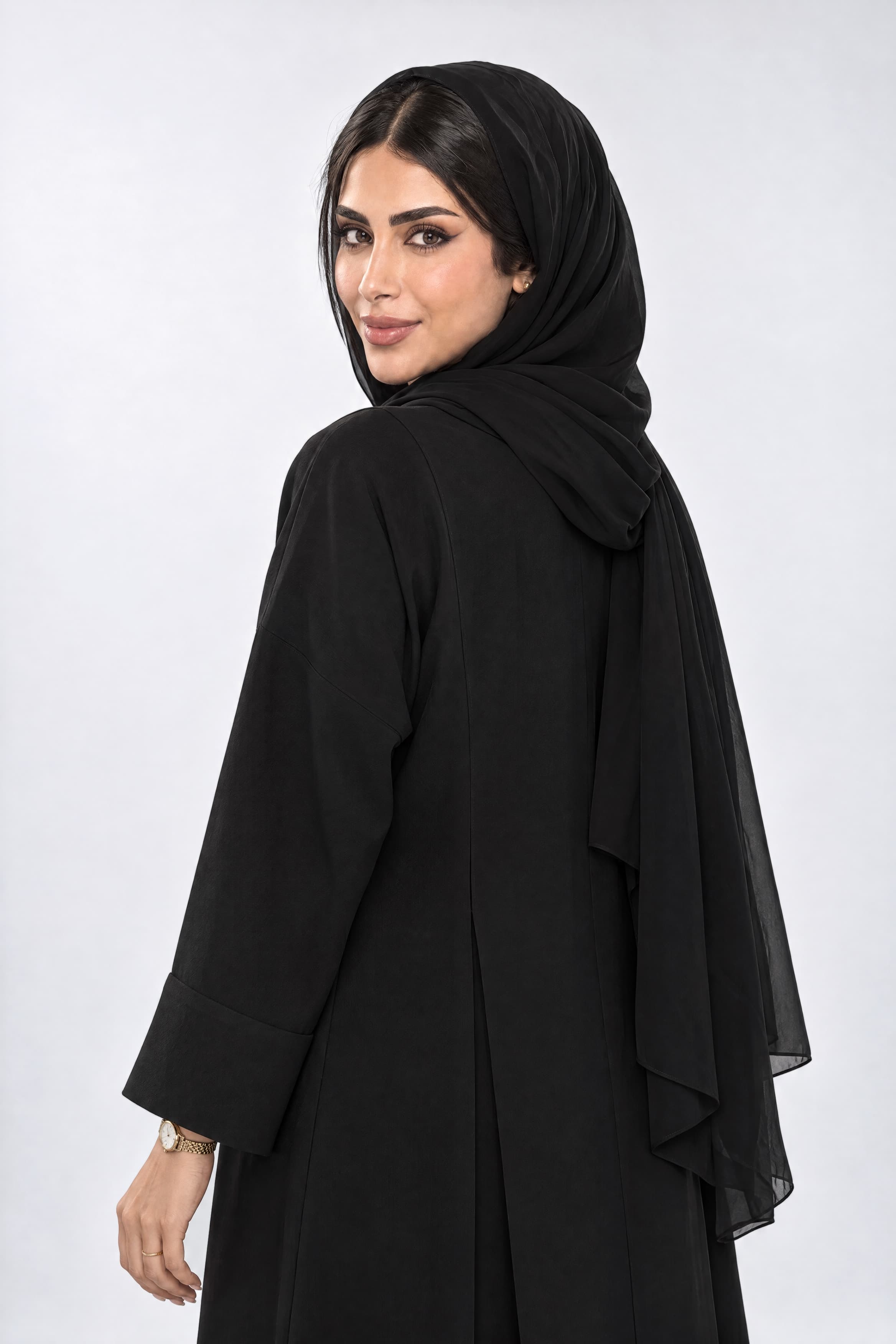 عباية بقماش بليزر أسود مع الطرحه