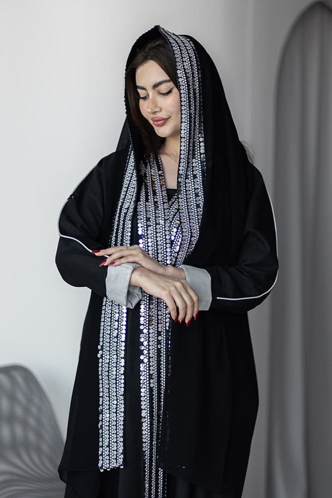 عباية بقماش لينين أسود مع الطرحه