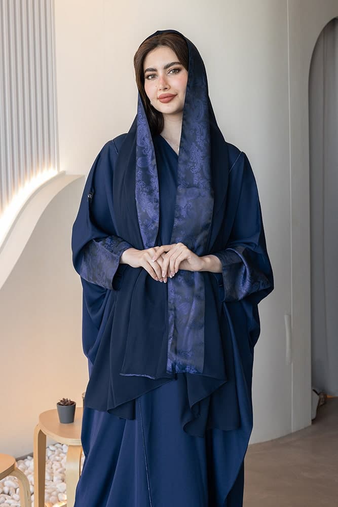 عباية قصه بشت بقماش كريب كحلي مع تركيبة في الأكمام و الطرحه